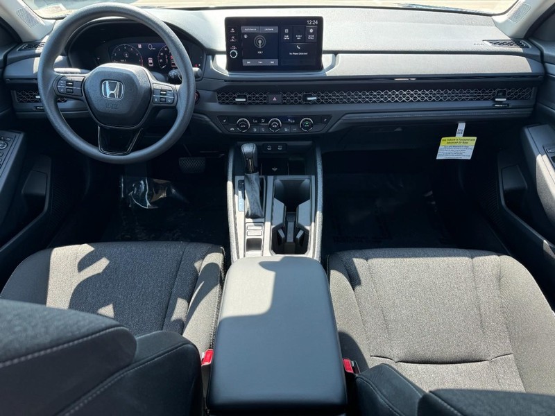Honda Accord Sedan Vehicle Full-screen Gallery Image 12
