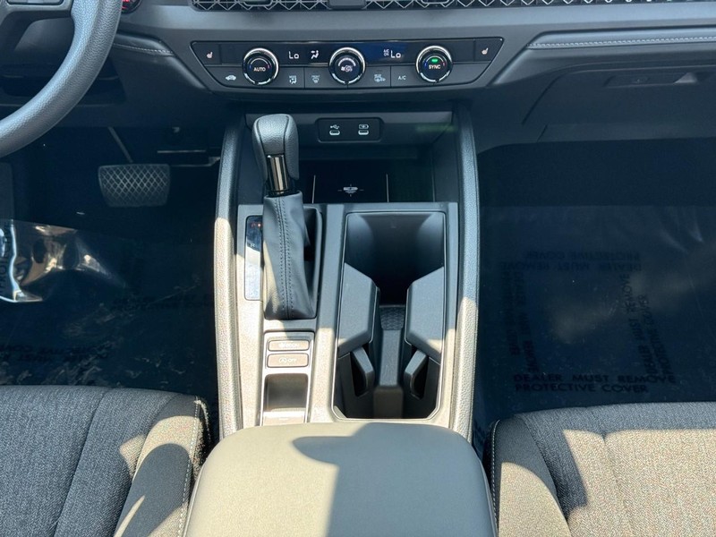 Honda Accord Sedan Vehicle Full-screen Gallery Image 15