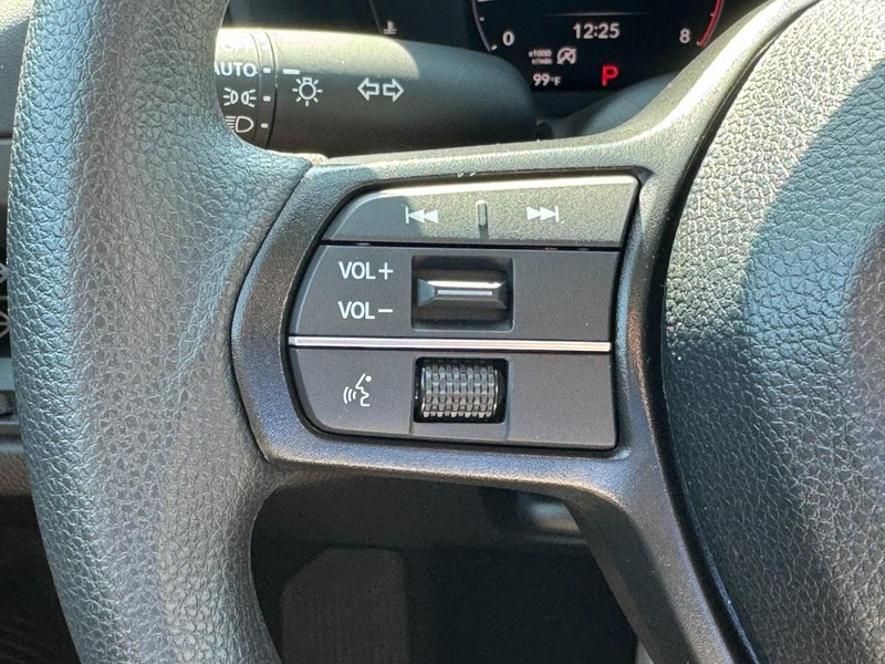 Honda Accord Sedan Vehicle Full-screen Gallery Image 18