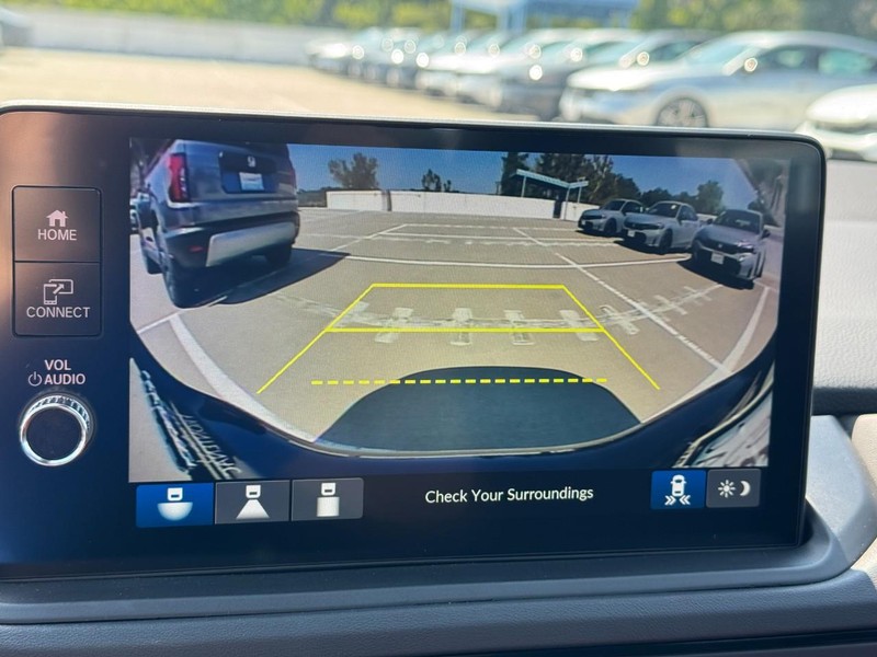 Honda Accord Sedan Vehicle Full-screen Gallery Image 22
