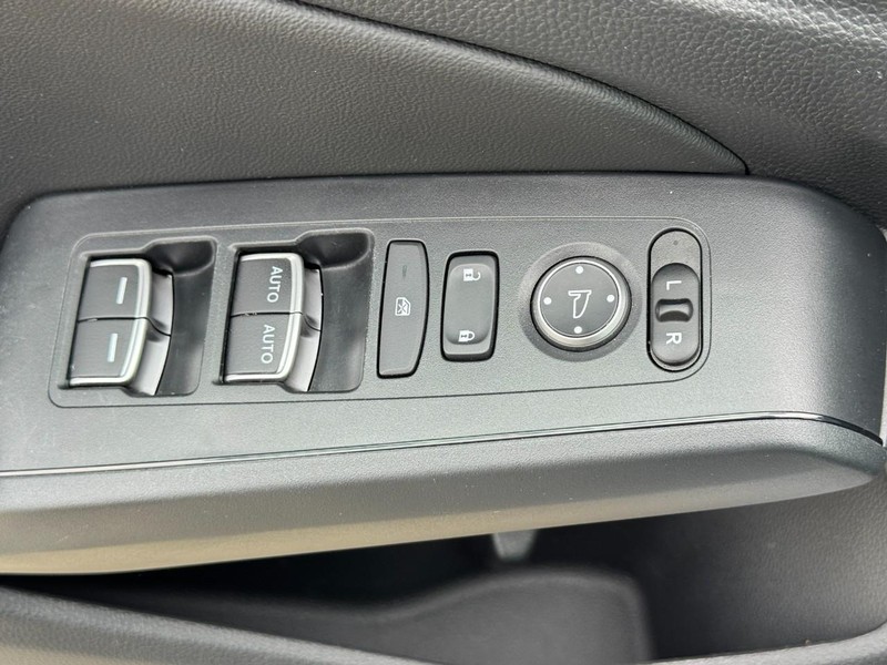 Honda Civic Hatchback Vehicle Full-screen Gallery Image 15