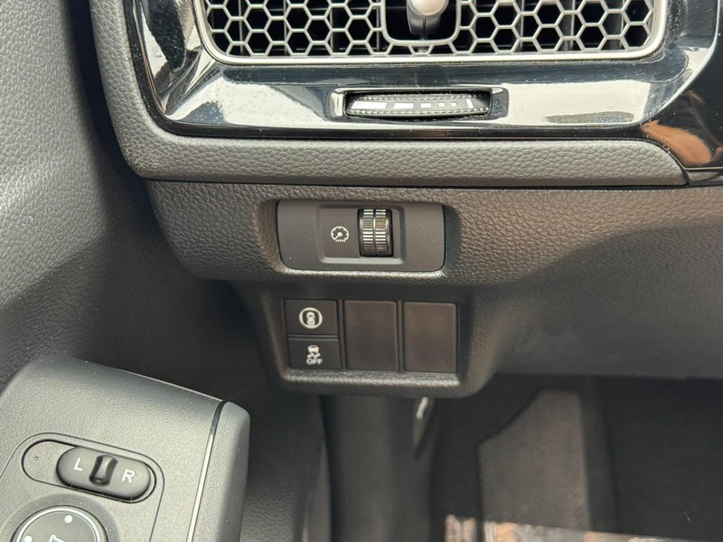 Honda Civic Hatchback Vehicle Full-screen Gallery Image 17