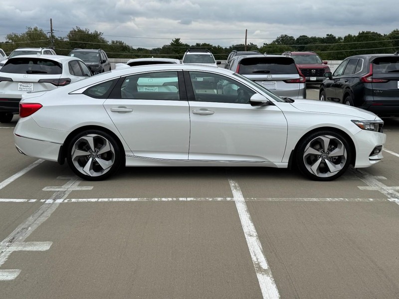 Honda Accord Sedan Vehicle Full-screen Gallery Image 02