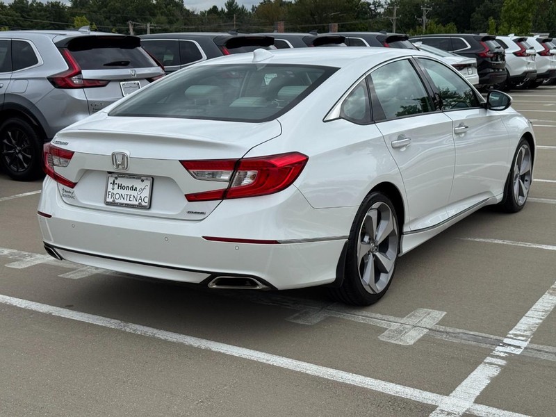 Honda Accord Sedan Vehicle Full-screen Gallery Image 03