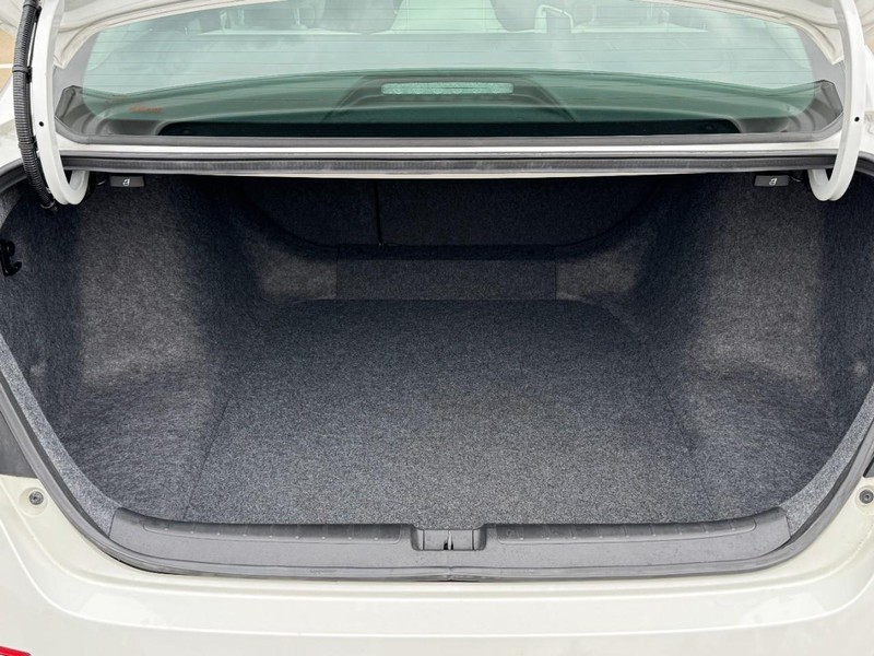 Honda Accord Sedan Vehicle Full-screen Gallery Image 06