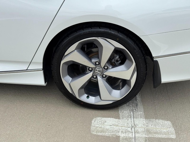 Honda Accord Sedan Vehicle Full-screen Gallery Image 08