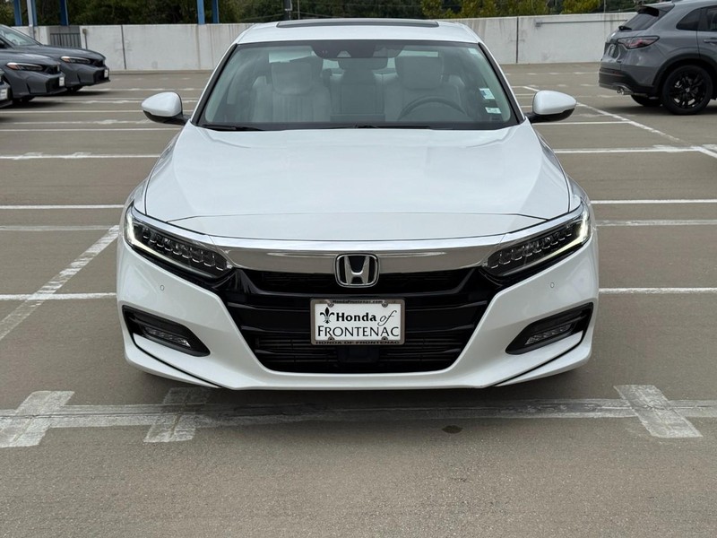 Honda Accord Sedan Vehicle Full-screen Gallery Image 10