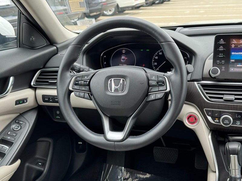 Honda Accord Sedan Vehicle Full-screen Gallery Image 13
