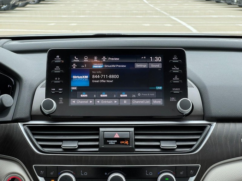 Honda Accord Sedan Vehicle Full-screen Gallery Image 14