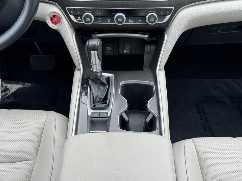 Honda Accord Sedan Vehicle Full-screen Gallery Image 15