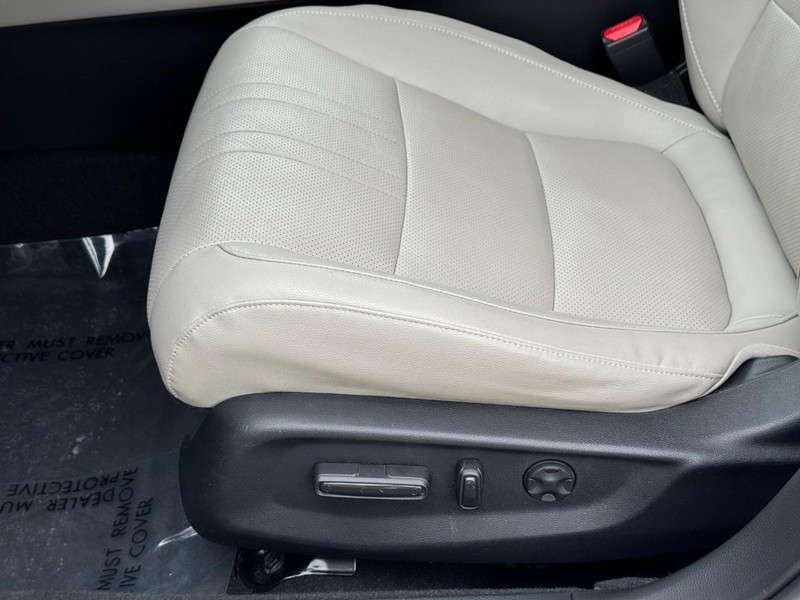 Honda Accord Sedan Vehicle Full-screen Gallery Image 18