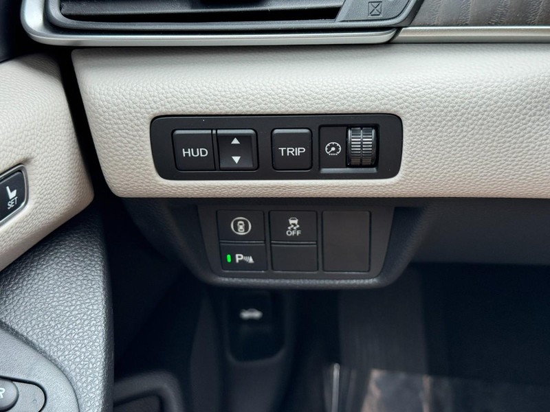 Honda Accord Sedan Vehicle Full-screen Gallery Image 19