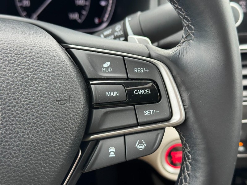 Honda Accord Sedan Vehicle Full-screen Gallery Image 21