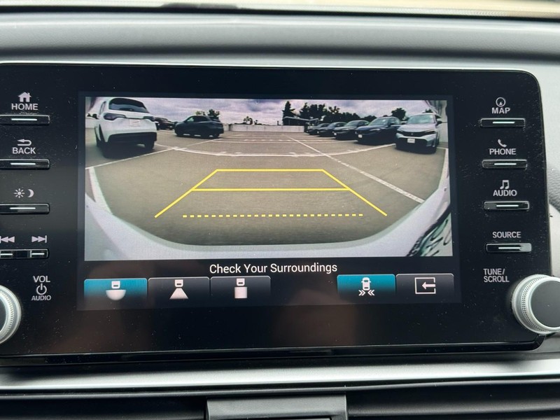 Honda Accord Sedan Vehicle Full-screen Gallery Image 24