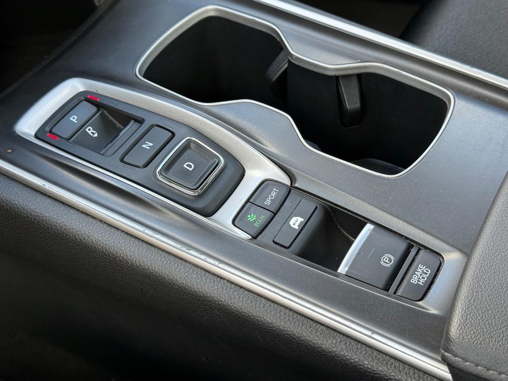 Honda Accord Hybrid Vehicle Full-screen Gallery Image 20