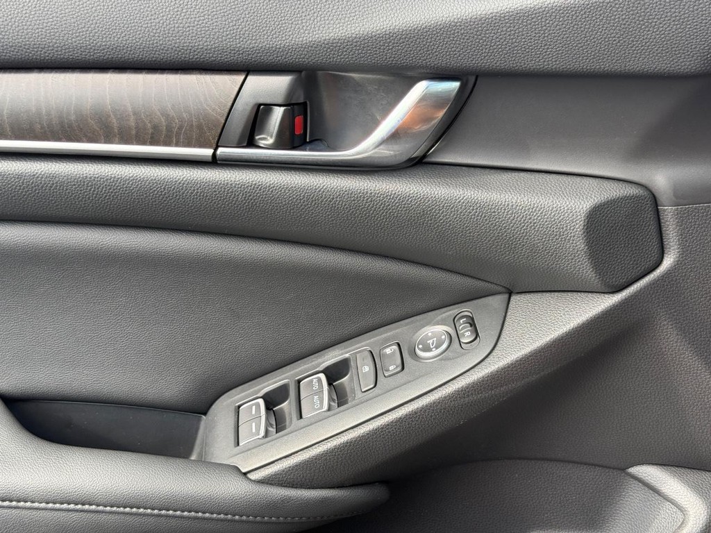 Honda Accord Hybrid Vehicle Full-screen Gallery Image 24