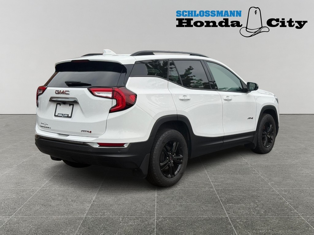 GMC Terrain Vehicle Full-screen Gallery Image 06