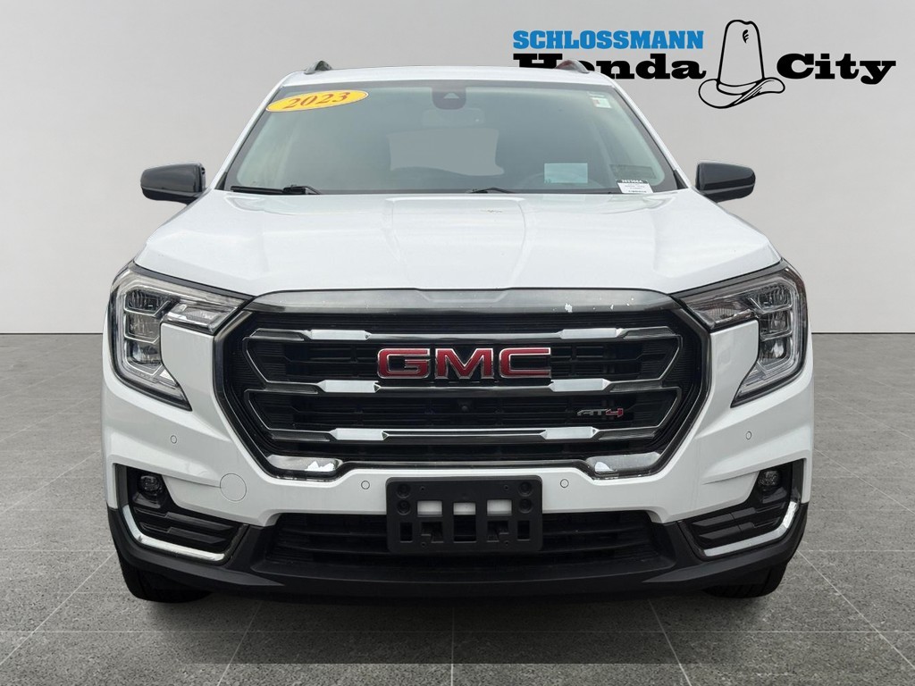 GMC Terrain Vehicle Full-screen Gallery Image 09