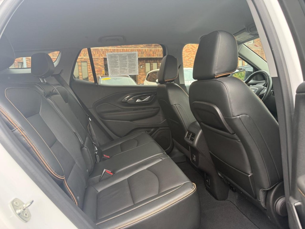 GMC Terrain Vehicle Full-screen Gallery Image 11