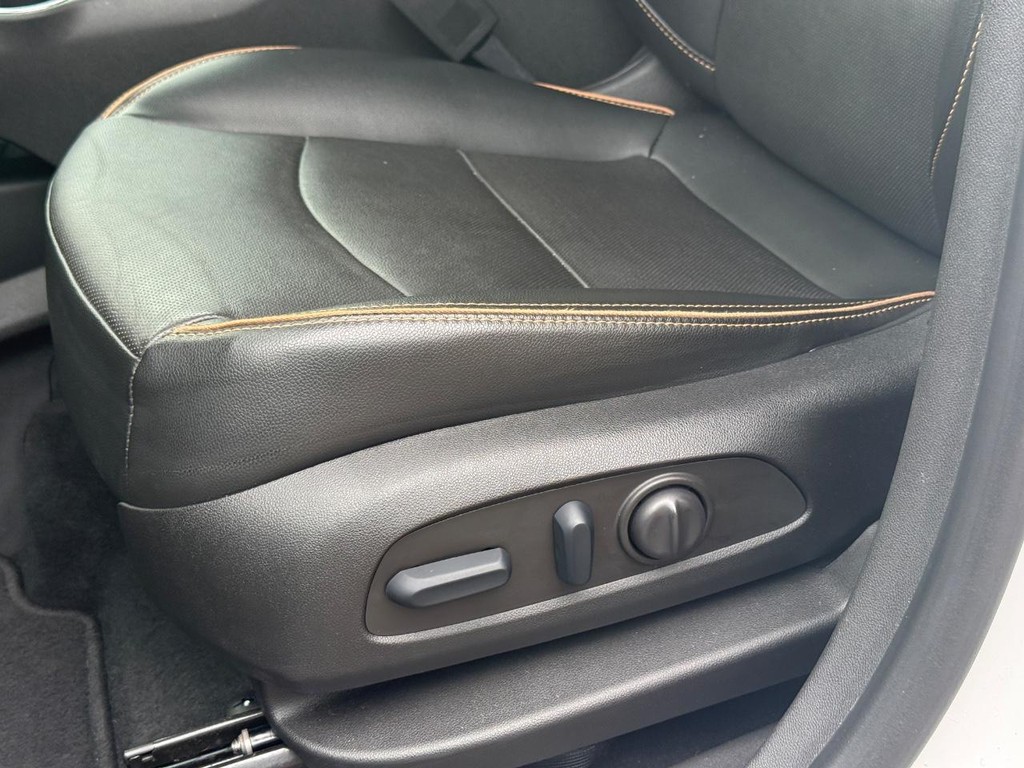 GMC Terrain Vehicle Full-screen Gallery Image 23