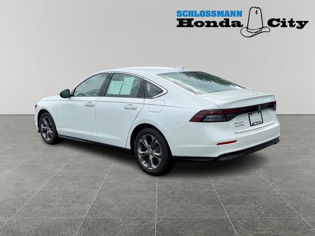 Honda Accord Sedan Vehicle Full-screen Gallery Image 03