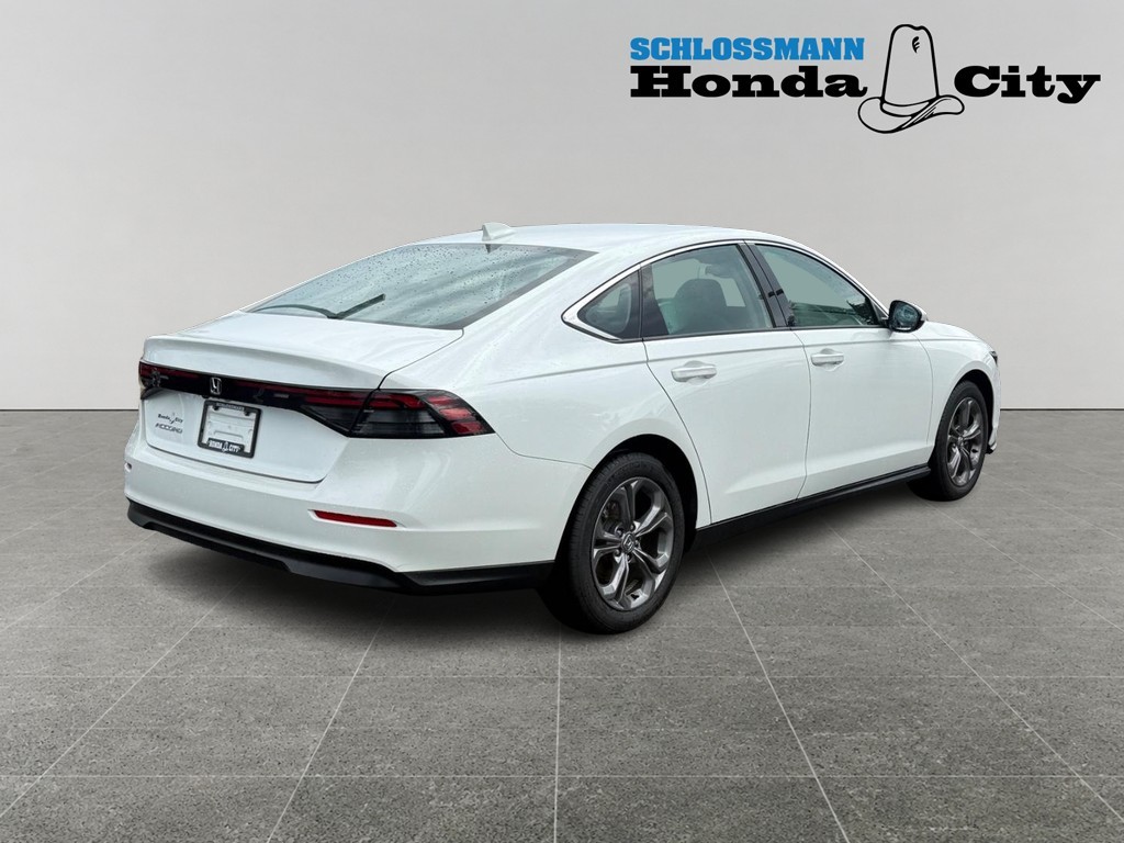 Honda Accord Sedan Vehicle Full-screen Gallery Image 05