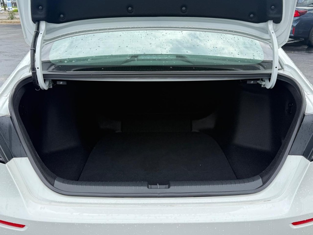 Honda Accord Sedan Vehicle Full-screen Gallery Image 06