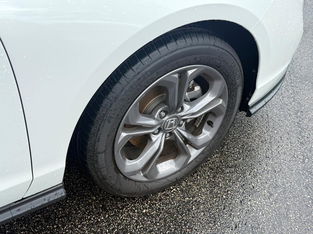 Honda Accord Sedan Vehicle Full-screen Gallery Image 07