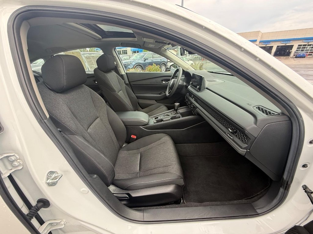 Honda Accord Sedan Vehicle Full-screen Gallery Image 10