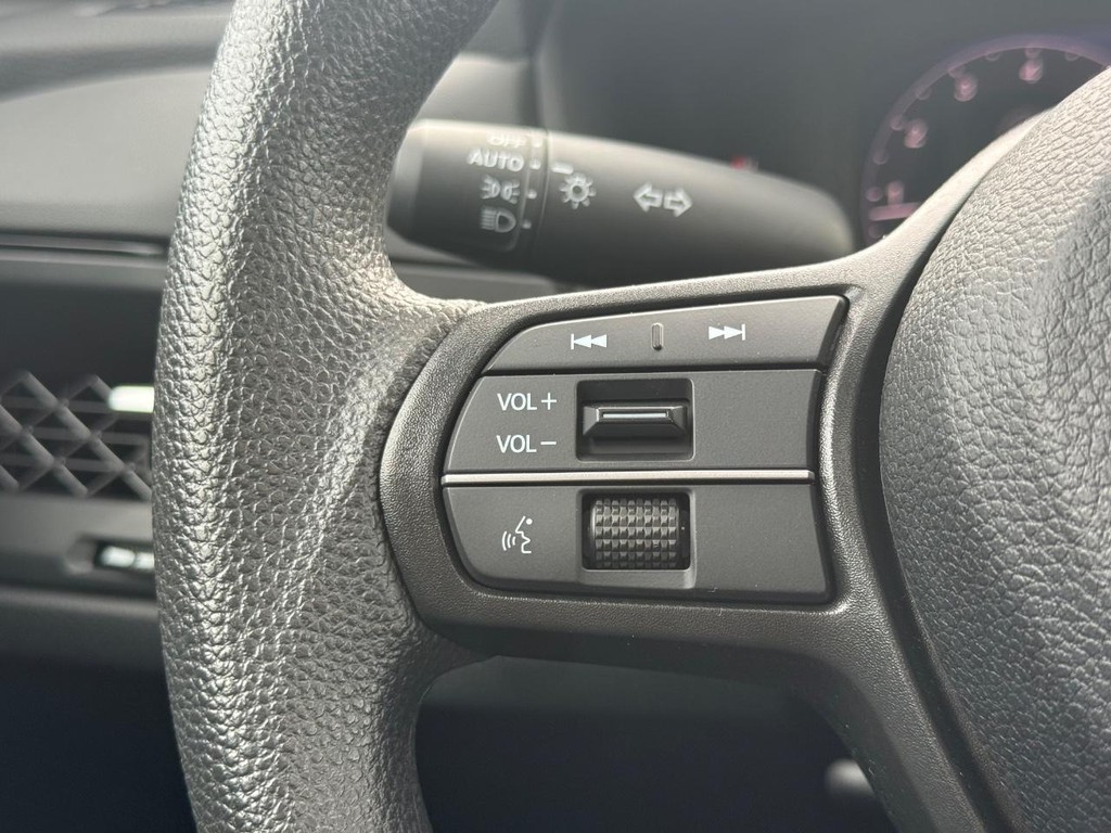 Honda Accord Sedan Vehicle Full-screen Gallery Image 15