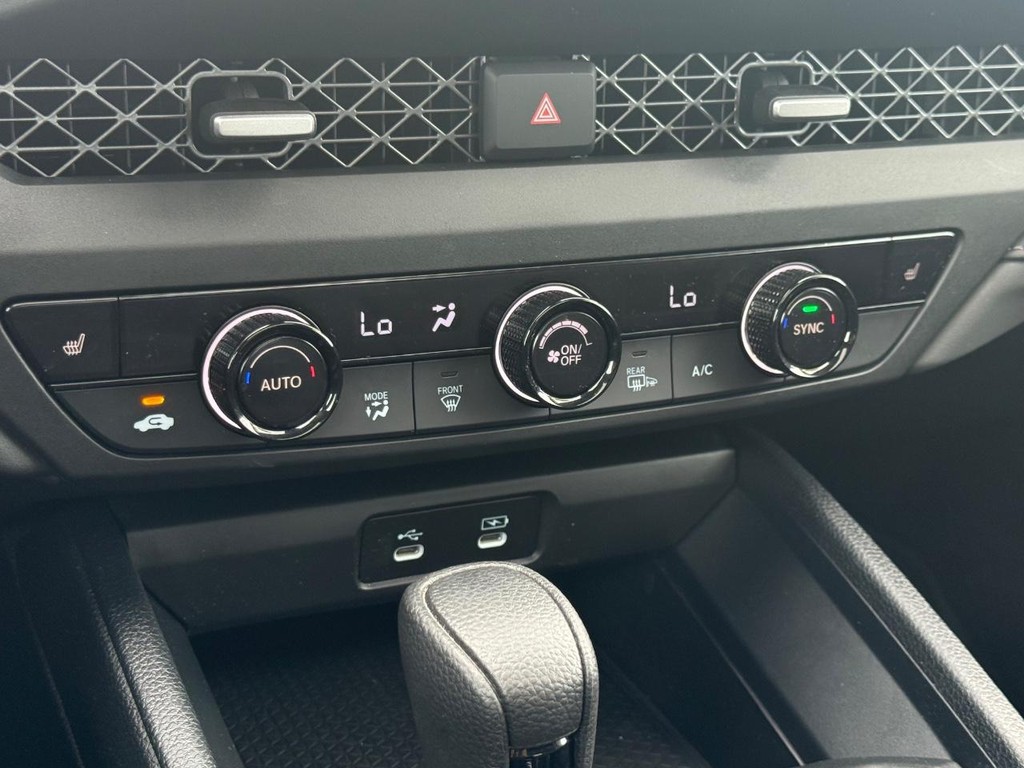 Honda Accord Sedan Vehicle Full-screen Gallery Image 19