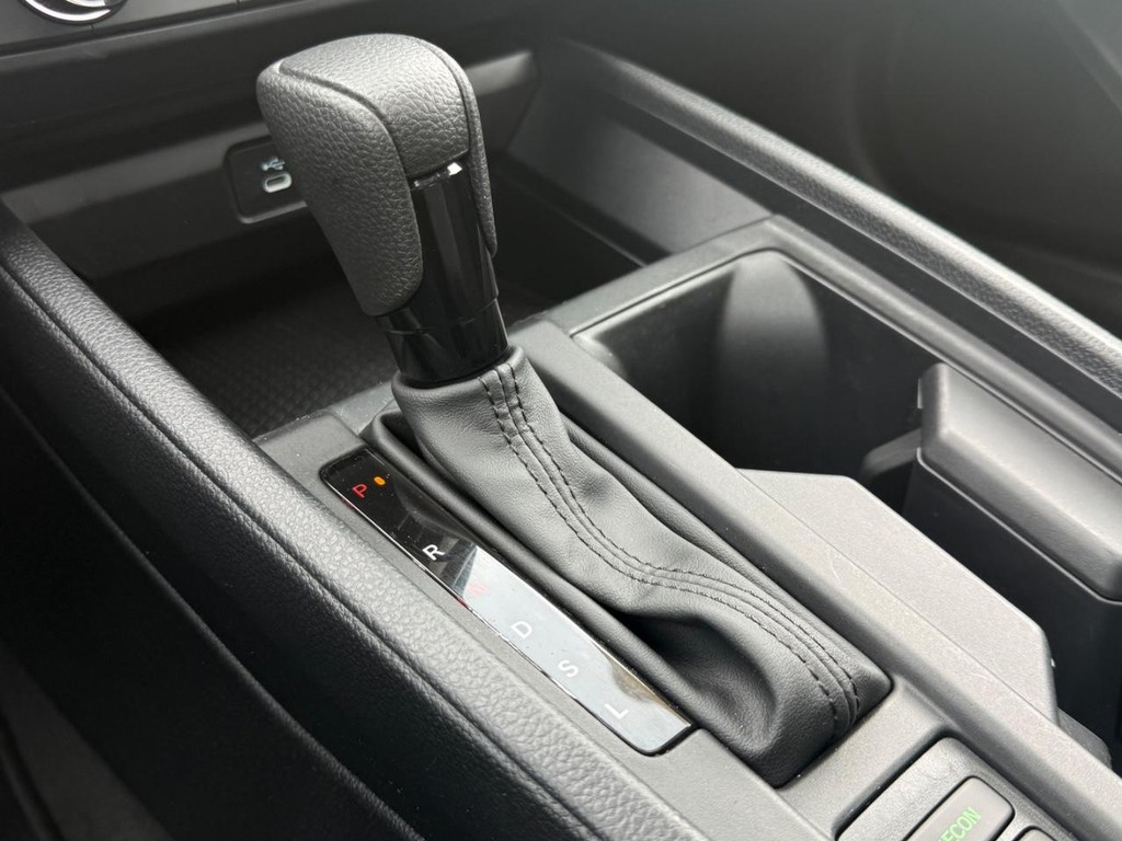 Honda Accord Sedan Vehicle Full-screen Gallery Image 21
