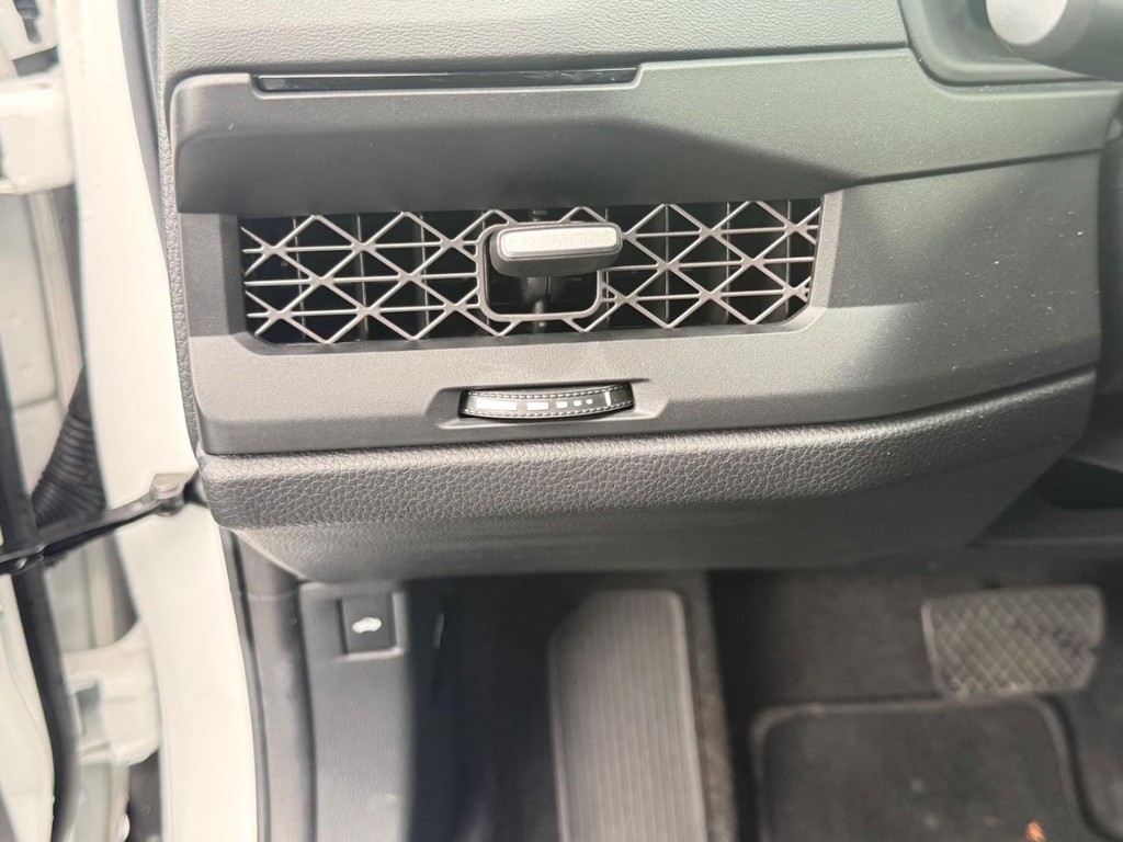 Honda Accord Sedan Vehicle Full-screen Gallery Image 23