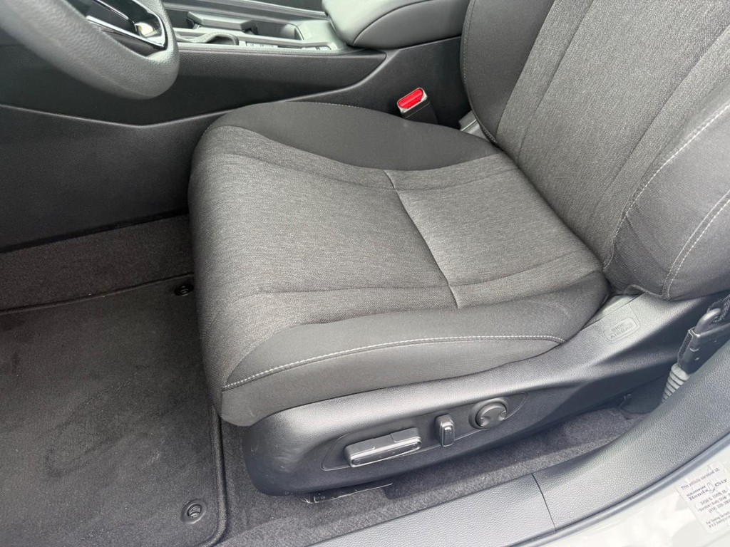 Honda Accord Sedan Vehicle Full-screen Gallery Image 26