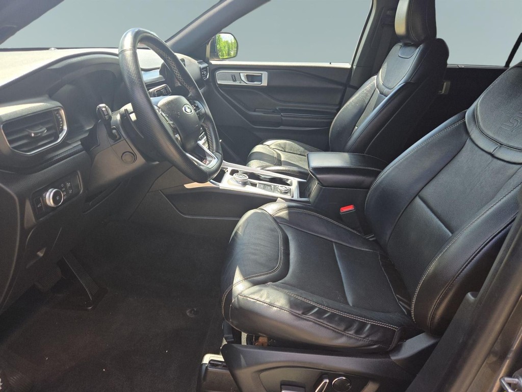 Ford Explorer Vehicle Full-screen Gallery Image 04