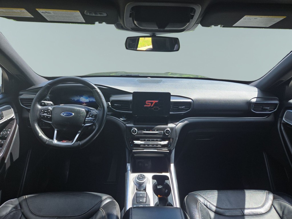 Ford Explorer Vehicle Full-screen Gallery Image 05