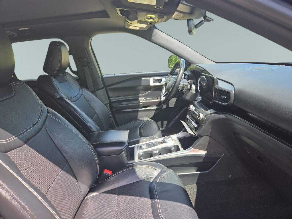 Ford Explorer Vehicle Full-screen Gallery Image 09