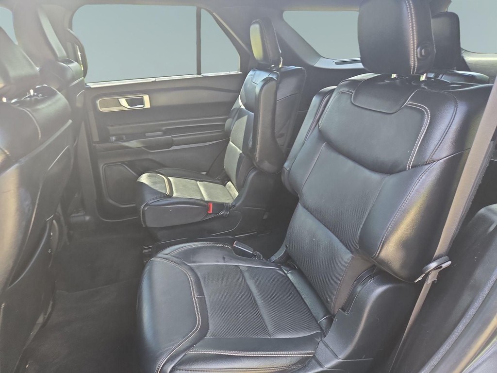 Ford Explorer Vehicle Full-screen Gallery Image 15