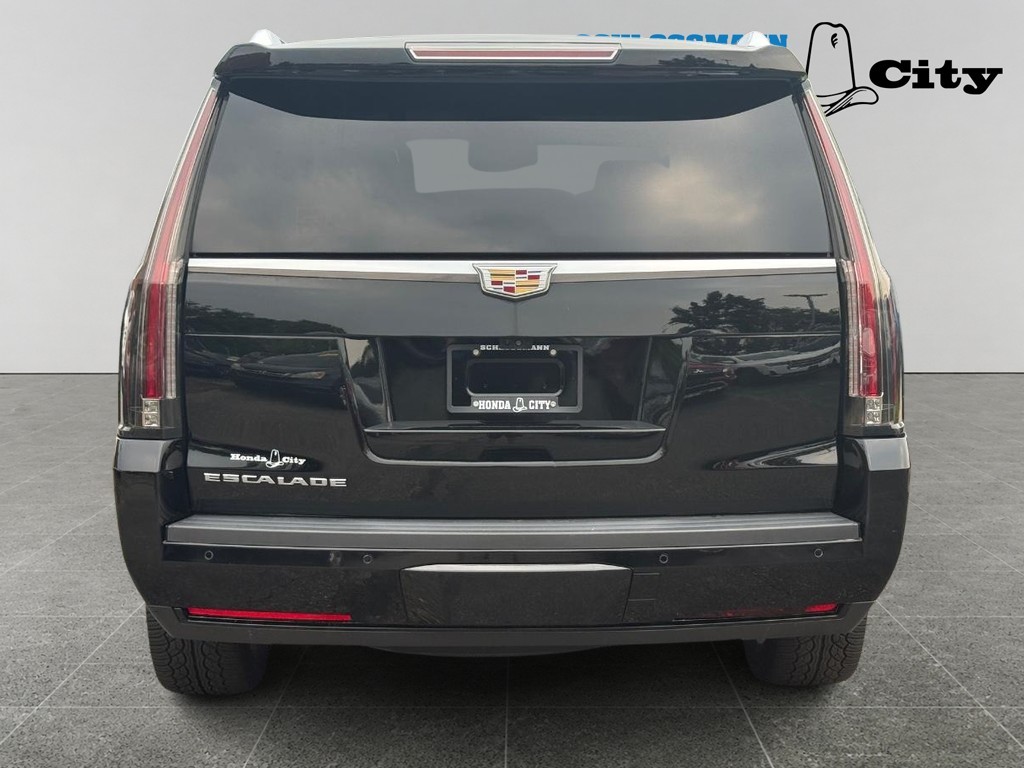 Cadillac Escalade Vehicle Full-screen Gallery Image 04