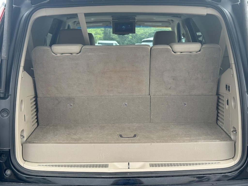 Cadillac Escalade Vehicle Full-screen Gallery Image 05