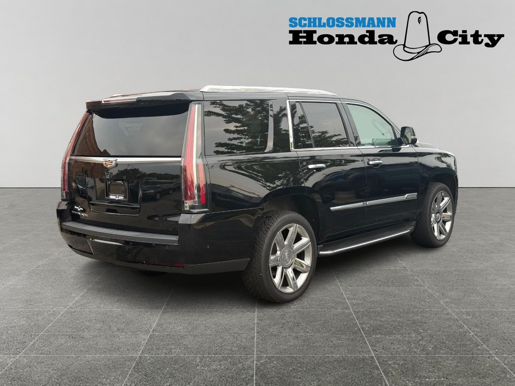 Cadillac Escalade Vehicle Full-screen Gallery Image 06