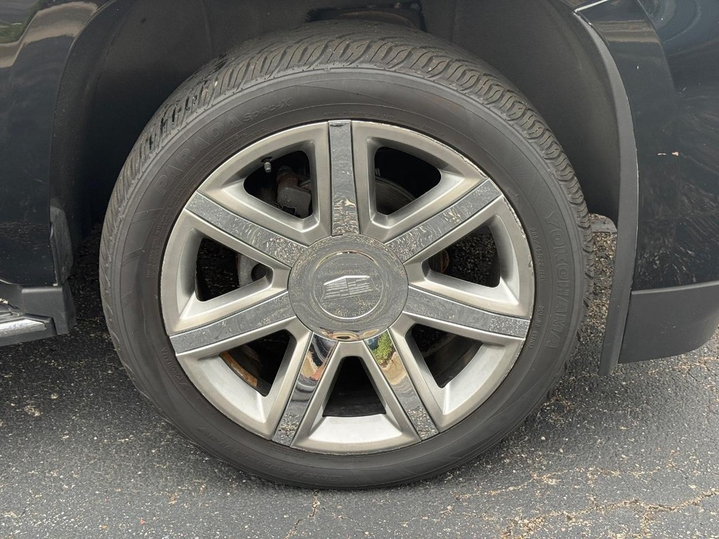 Cadillac Escalade Vehicle Full-screen Gallery Image 07