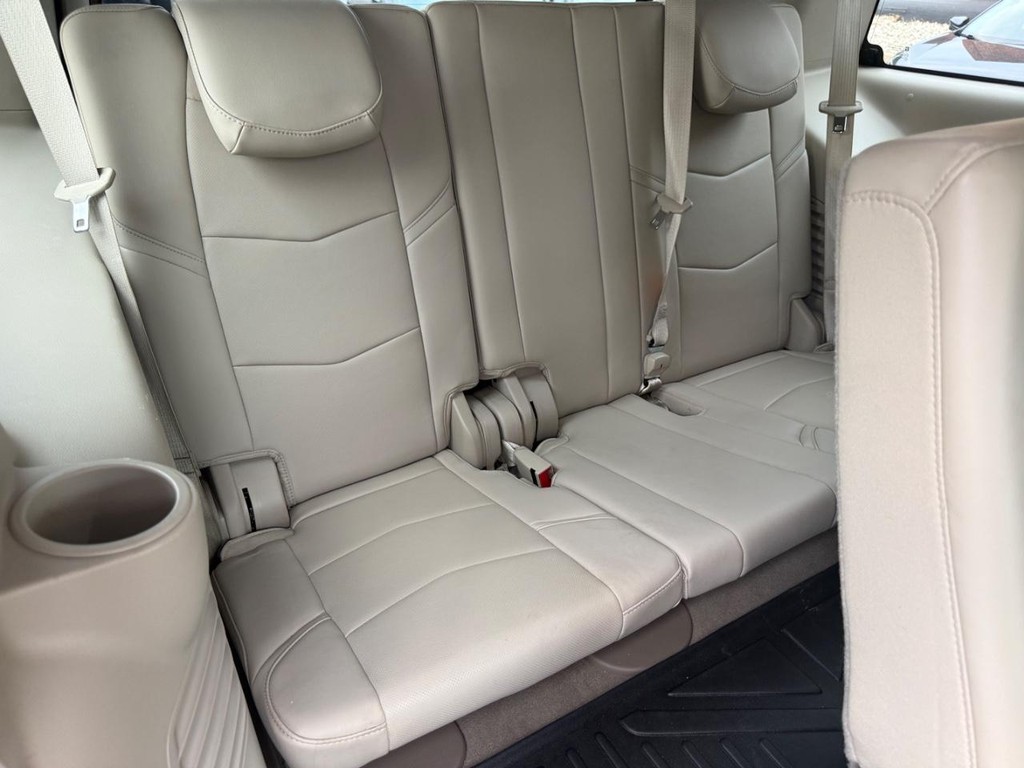 Cadillac Escalade Vehicle Full-screen Gallery Image 10