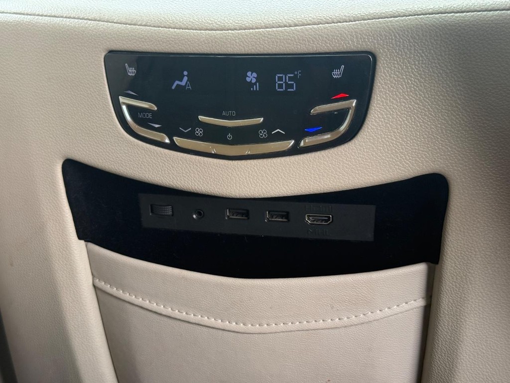 Cadillac Escalade Vehicle Full-screen Gallery Image 14