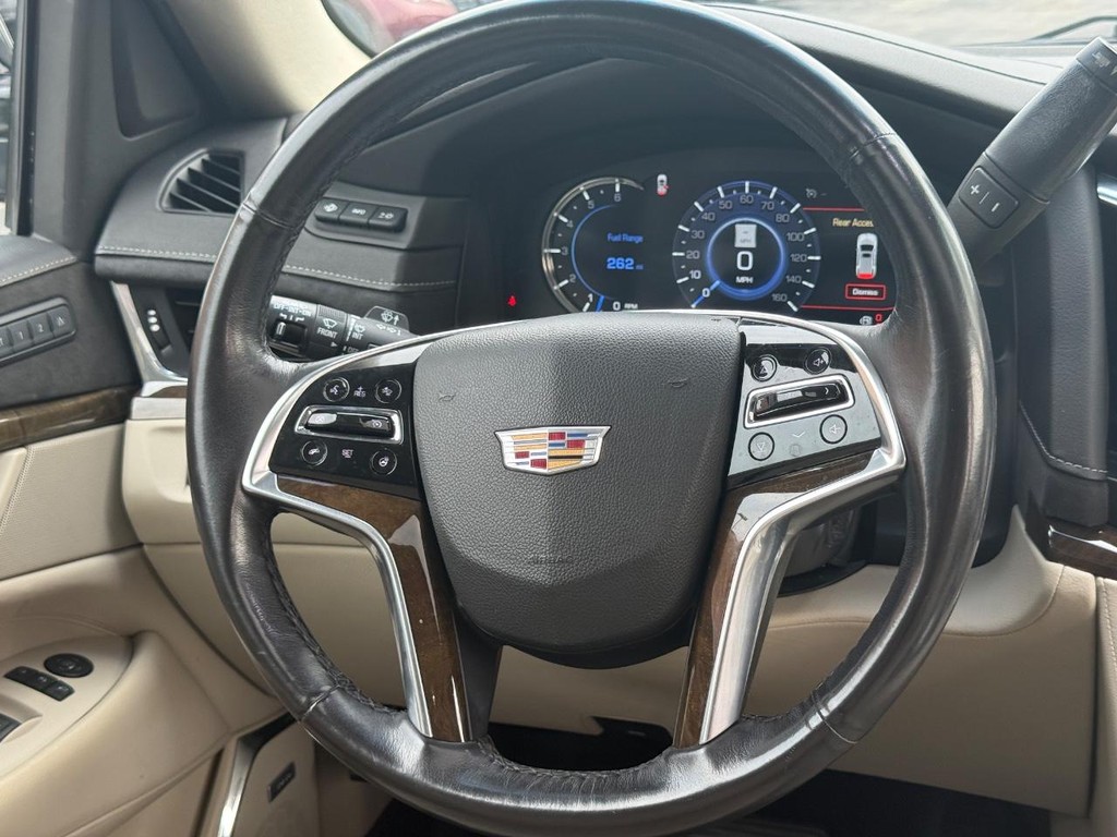 Cadillac Escalade Vehicle Full-screen Gallery Image 16