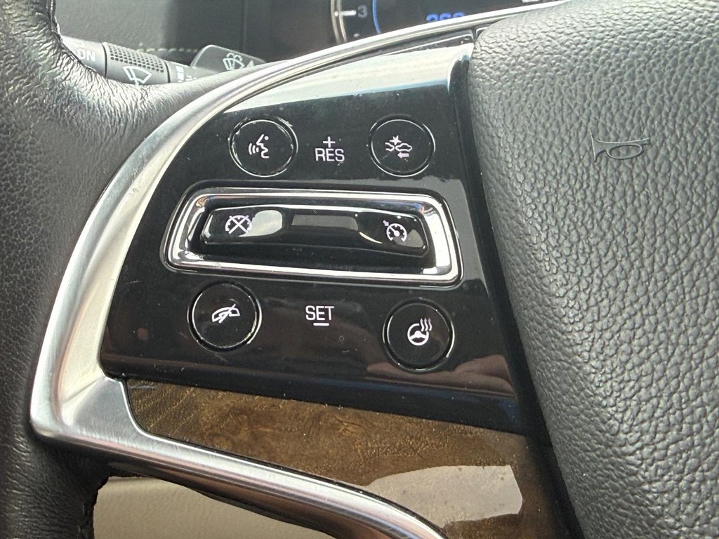 Cadillac Escalade Vehicle Full-screen Gallery Image 17