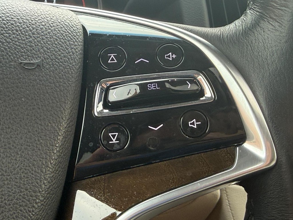 Cadillac Escalade Vehicle Full-screen Gallery Image 18