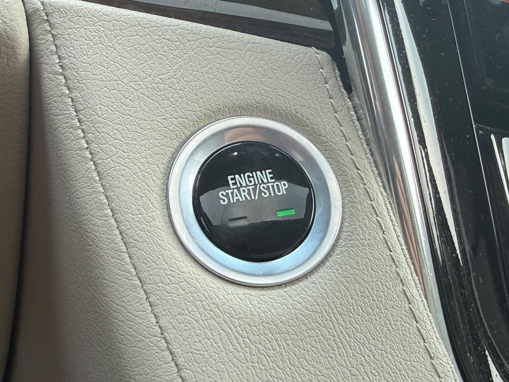 Cadillac Escalade Vehicle Full-screen Gallery Image 19