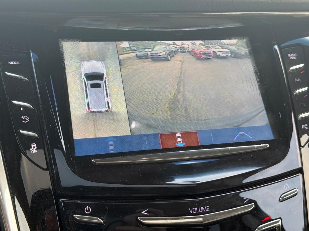 Cadillac Escalade Vehicle Full-screen Gallery Image 21