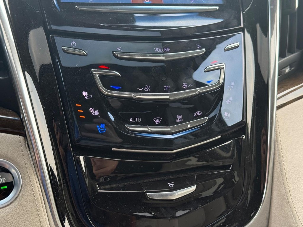 Cadillac Escalade Vehicle Full-screen Gallery Image 22
